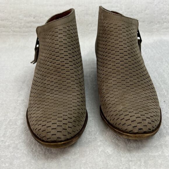 Lucky Brand Brielley taupe textured suede and leather ankle boots zipper 7 M - Picture 3 of 10